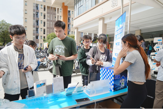 满电青年用航嘉！PConline携手航嘉高校超品日在电子科技大学开启热爱发现新生-04