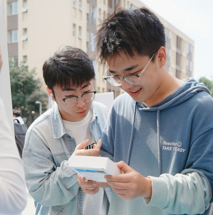 满电青年用航嘉！PConline携手航嘉高校超品日在电子科技大学开启热爱发现新生-06