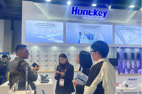 航嘉亮相 CES 2025，科技赋能电源行业新力量-01