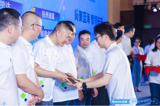 鈊聚蓝海,智领未来,2025年度合作伙伴大会暨第四届低碳联盟峰会圆满落幕!-07 鈊聚蓝海,智领未来,2025年度合作伙伴大会暨第四届低碳联盟峰会圆满落幕!-07